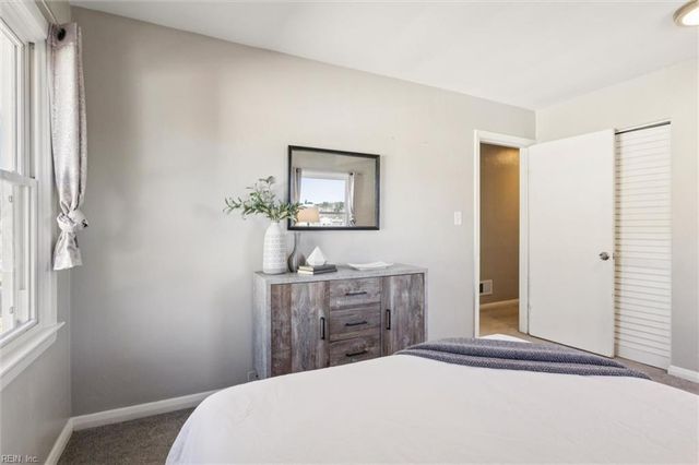 25 Northampton DR, Hampton, VA 23666