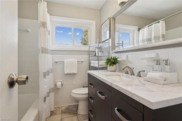 25 Northampton DR, Hampton, VA 23666