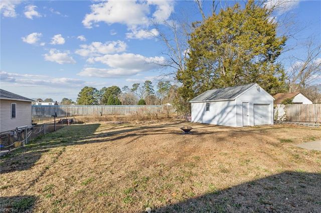 25 Northampton DR, Hampton, VA 23666