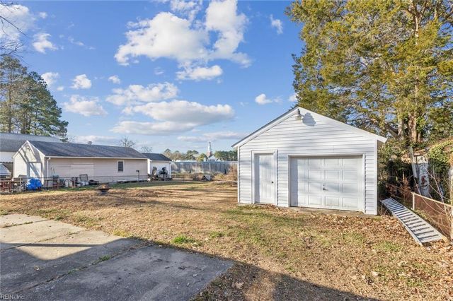 25 Northampton DR, Hampton, VA 23666