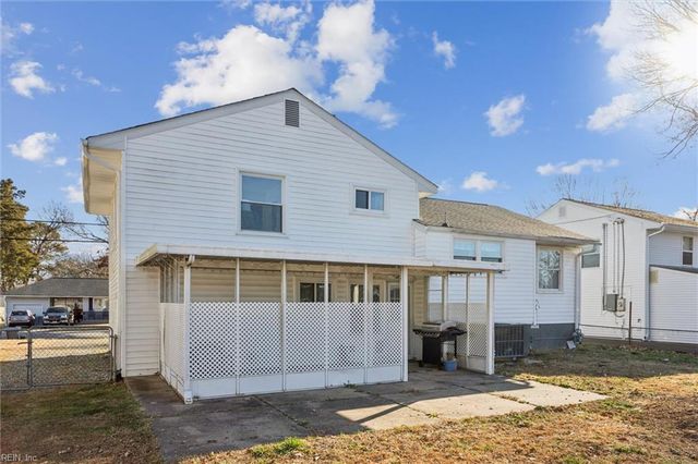 25 Northampton DR, Hampton, VA 23666