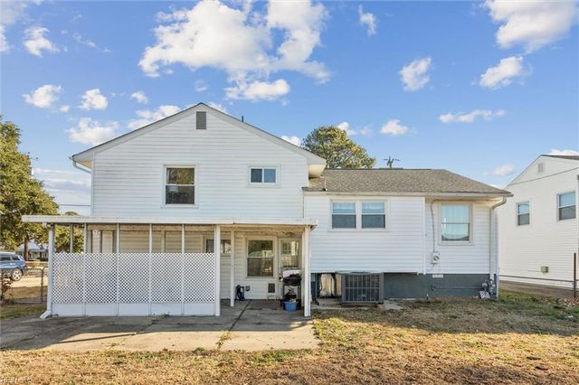 25 Northampton DR, Hampton, VA 23666