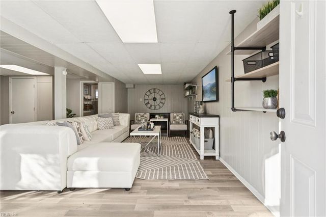 25 Northampton DR, Hampton, VA 23666