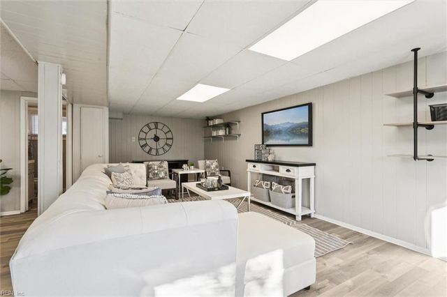 25 Northampton DR, Hampton, VA 23666