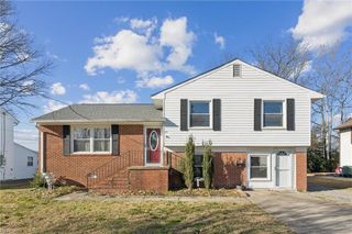 25 Northampton DR, Hampton, VA 23666