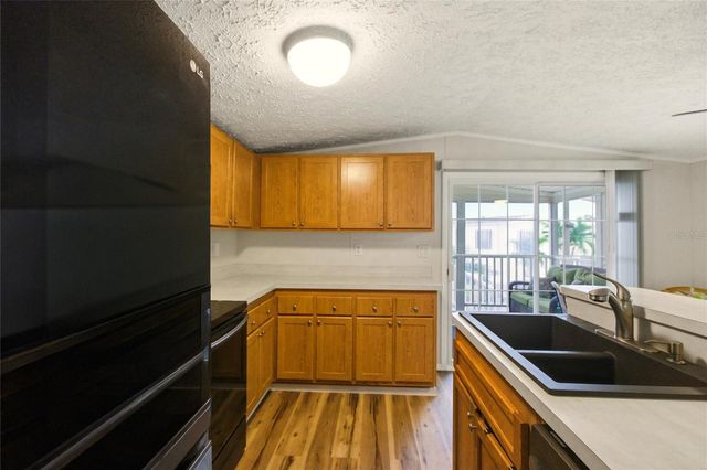 15 N CARDINAL B15, Punta Gorda, FL 33950