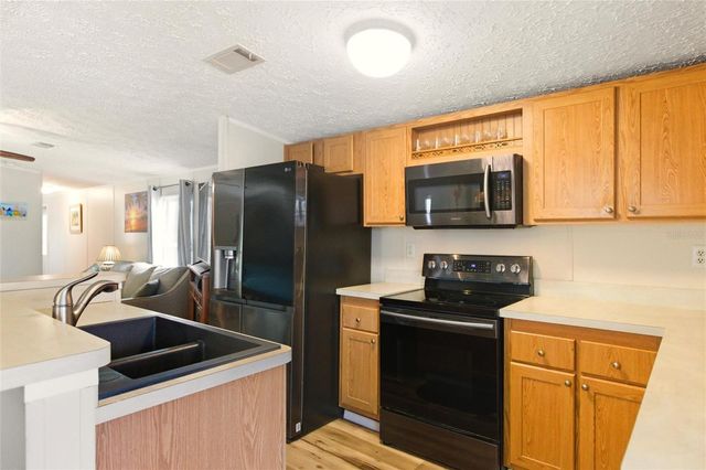 15 N CARDINAL B15, Punta Gorda, FL 33950