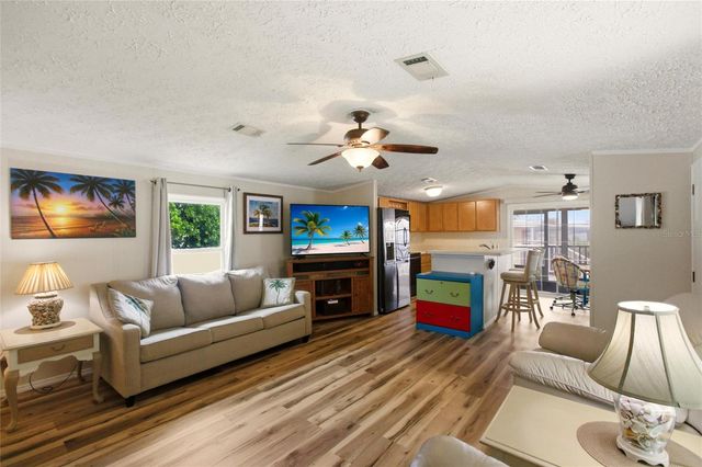 15 N CARDINAL B15, Punta Gorda, FL 33950