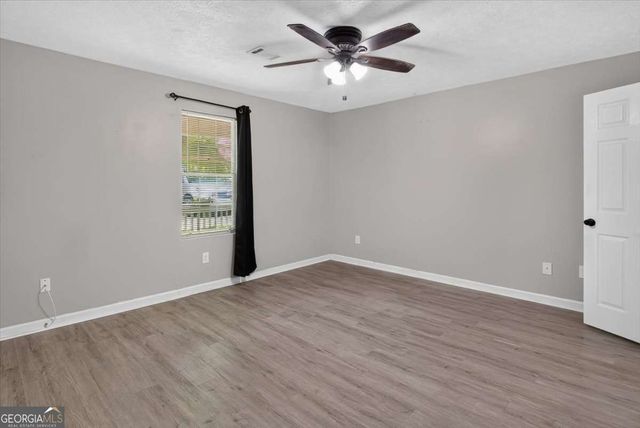 129 Whispering Pine Lane NE, White, GA 30184