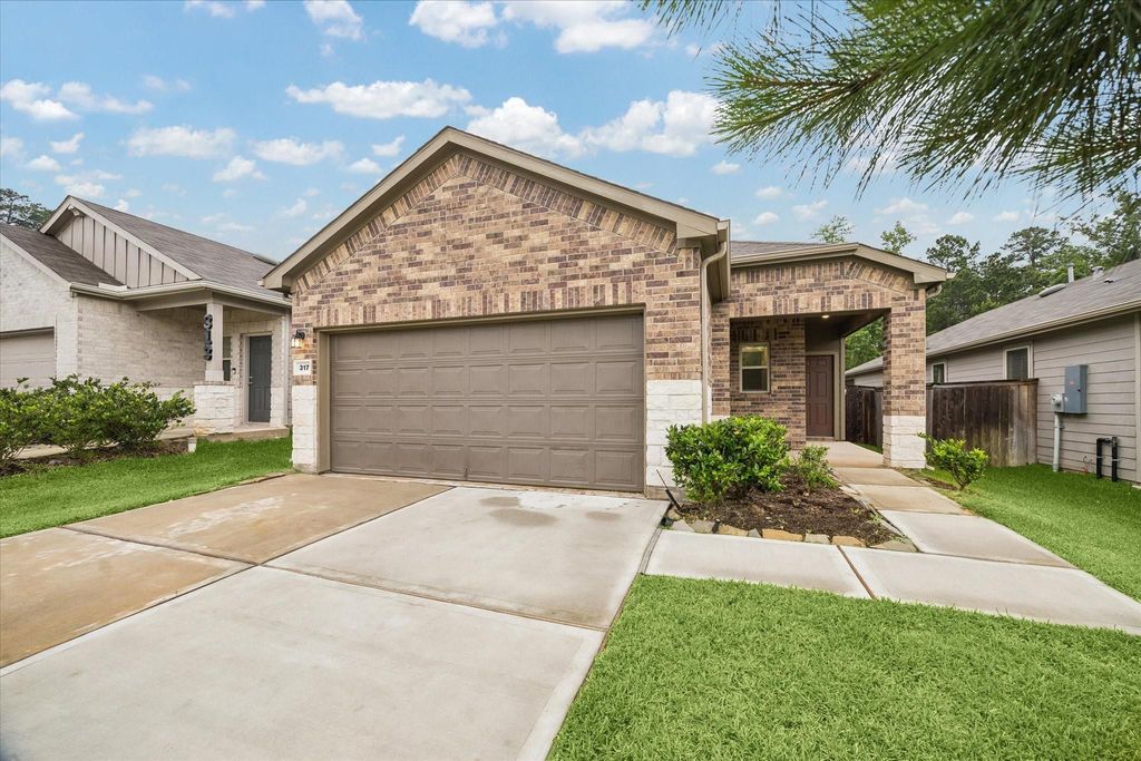 317 Maple Bark Trail, Conroe, TX 77378