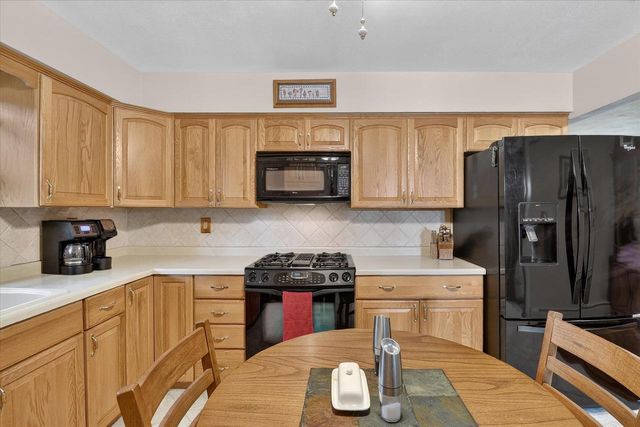 825 W Happy Hollow Road, Janesville, WI 53546