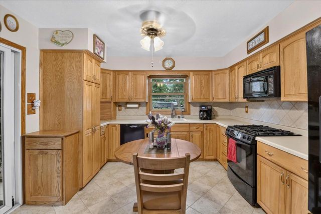 825 W Happy Hollow Road, Janesville, WI 53546