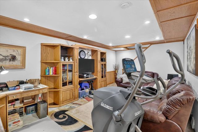 825 W Happy Hollow Road, Janesville, WI 53546