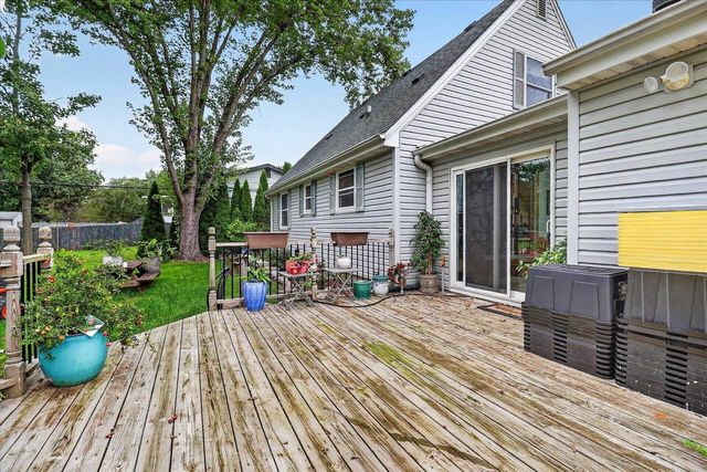 825 W Happy Hollow Road, Janesville, WI 53546