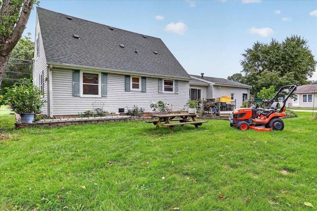 825 W Happy Hollow Road, Janesville, WI 53546