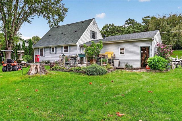 825 W Happy Hollow Road, Janesville, WI 53546