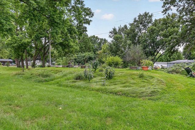825 W Happy Hollow Road, Janesville, WI 53546
