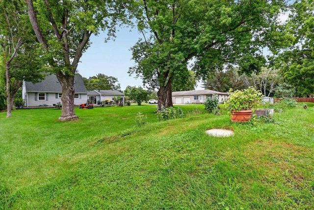 825 W Happy Hollow Road, Janesville, WI 53546