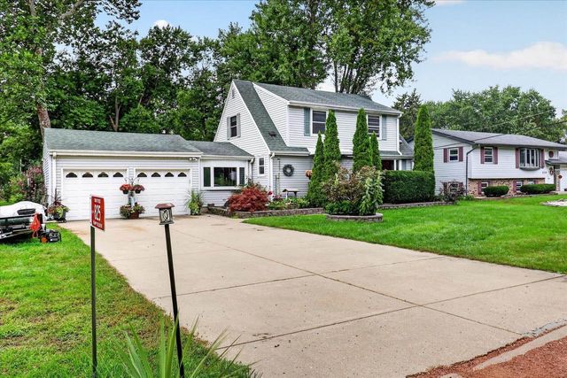 825 W Happy Hollow Road, Janesville, WI 53546