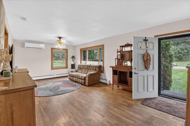 825 W Happy Hollow Road, Janesville, WI 53546