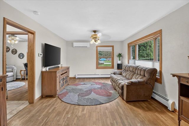 825 W Happy Hollow Road, Janesville, WI 53546
