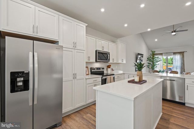 124 HEATHER GLEN DR, Red Lion, PA 17356