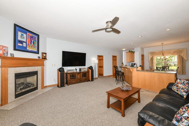 834 N Kelly LANE, Elkhorn, WI 53121