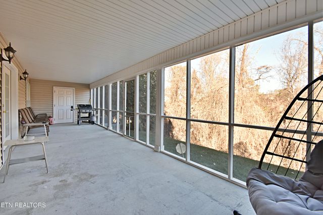 10111 Autumn Valley Lane, Knoxville, TN 37922