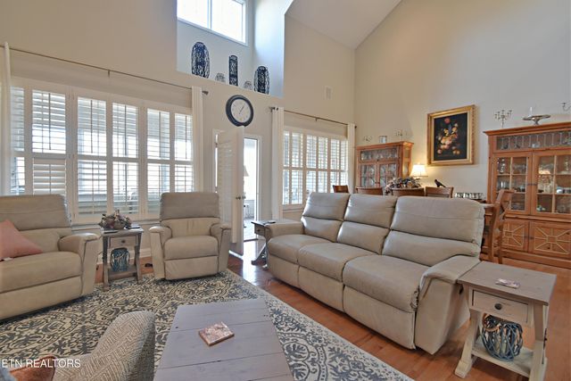 10111 Autumn Valley Lane, Knoxville, TN 37922