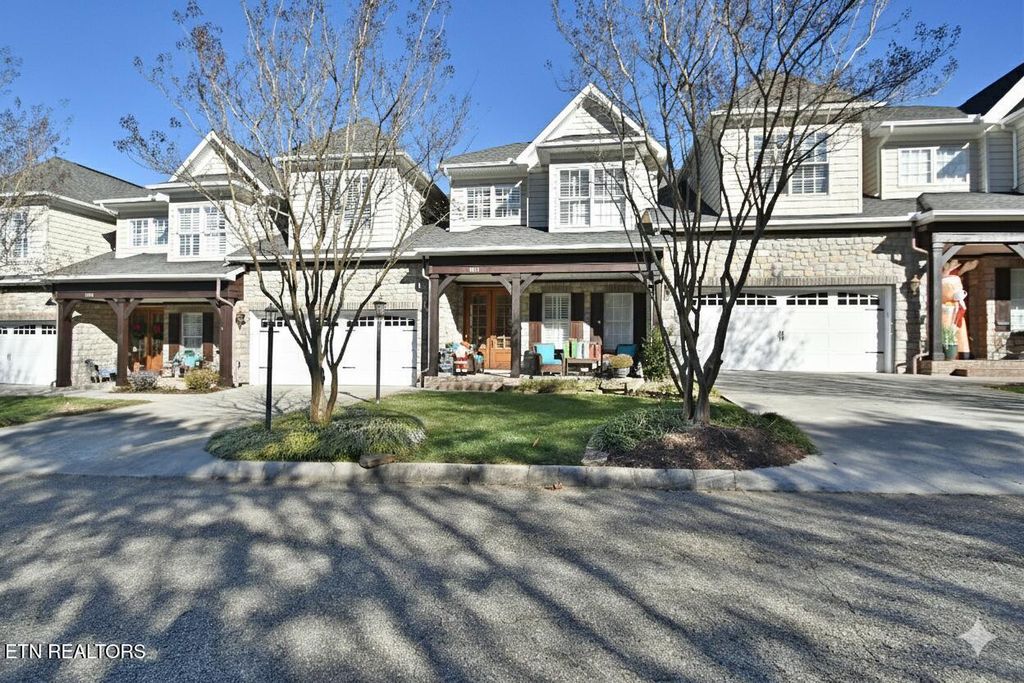 10111 Autumn Valley Lane, Knoxville, TN 37922