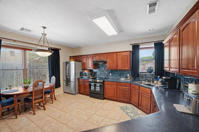 2926 Highland Lakes Drive, Missouri City, TX 77459