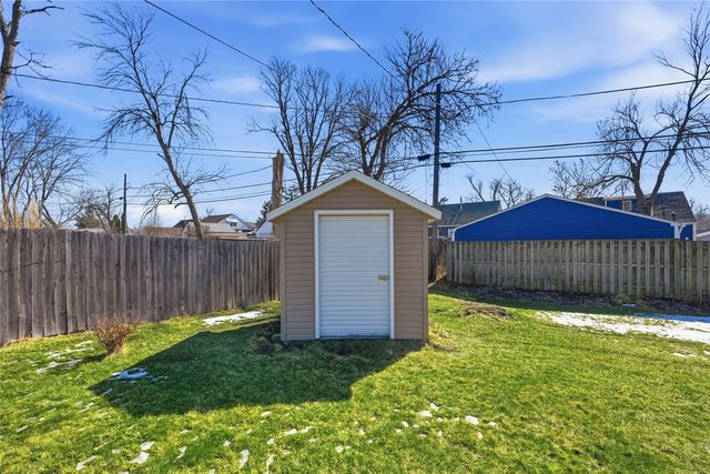 2411 G Ave NE, Cedar Rapids, IA 52402