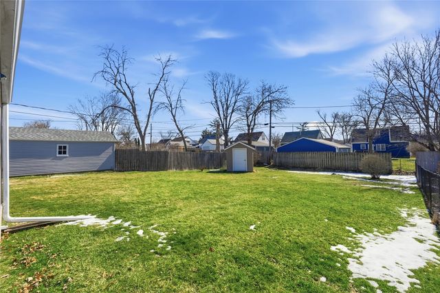 2411 G Ave NE, Cedar Rapids, IA 52402