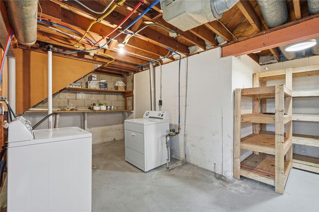 2411 G Ave NE, Cedar Rapids, IA 52402