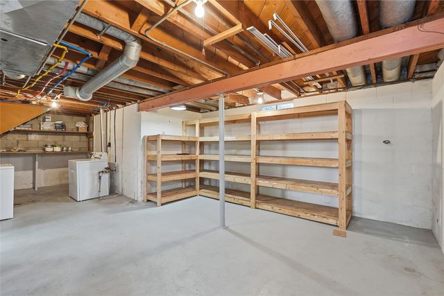 2411 G Ave NE, Cedar Rapids, IA 52402