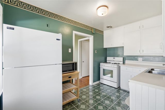 2411 G Ave NE, Cedar Rapids, IA 52402