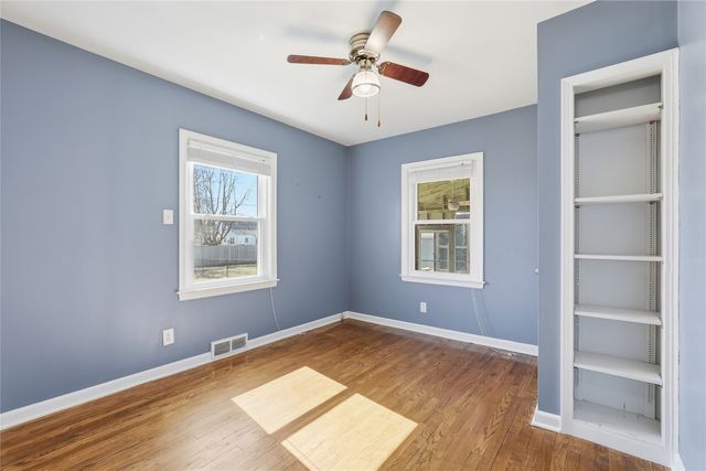 2411 G Ave NE, Cedar Rapids, IA 52402