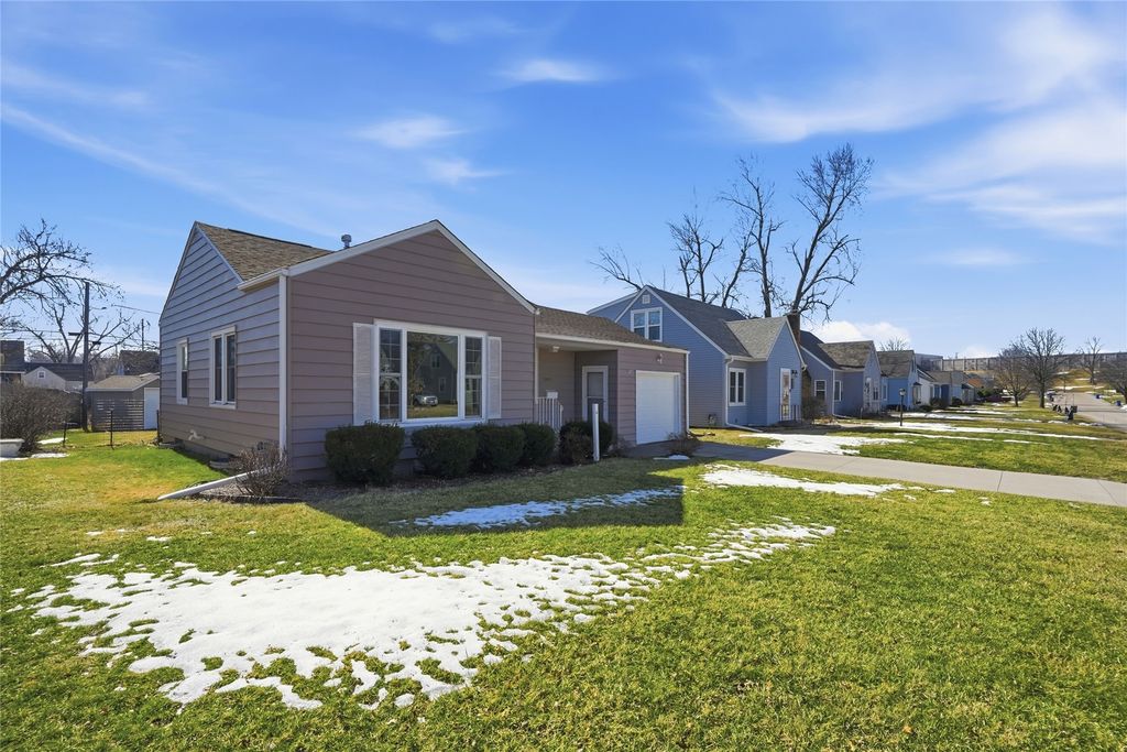 2411 G Ave NE, Cedar Rapids, IA 52402