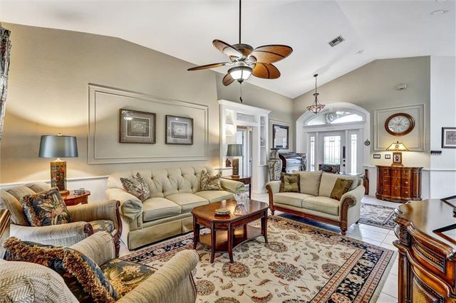 5866 Westbourgh CT, Naples, FL 34112