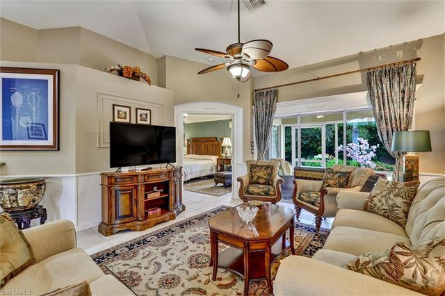 5866 Westbourgh CT, Naples, FL 34112