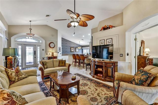 5866 Westbourgh CT, Naples, FL 34112