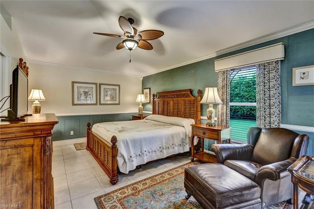 5866 Westbourgh CT, Naples, FL 34112
