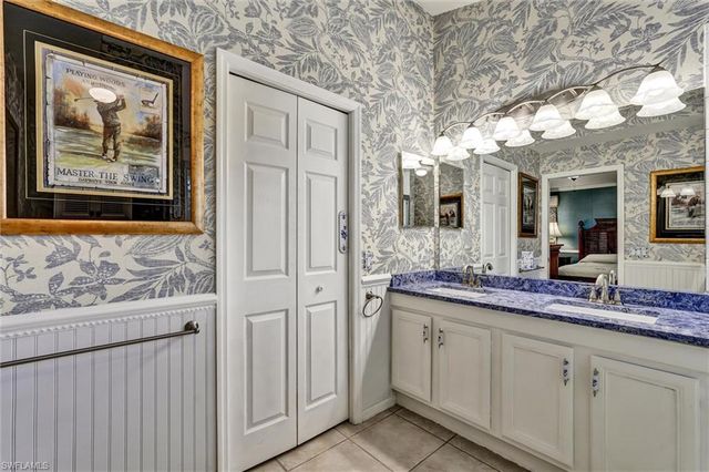 5866 Westbourgh CT, Naples, FL 34112