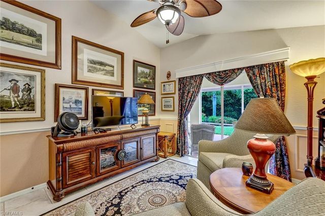 5866 Westbourgh CT, Naples, FL 34112
