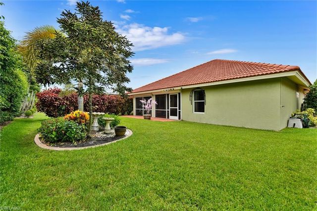 5866 Westbourgh CT, Naples, FL 34112