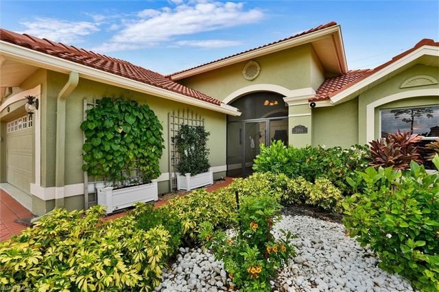 5866 Westbourgh CT, Naples, FL 34112