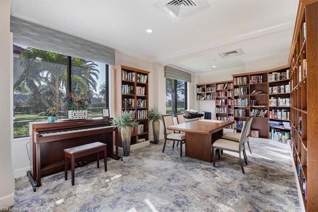 5866 Westbourgh CT, Naples, FL 34112
