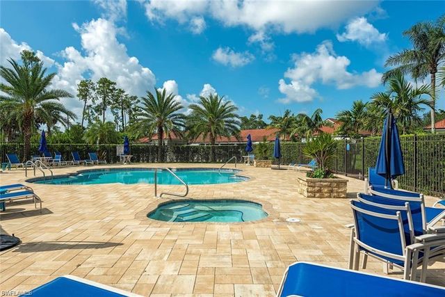 5866 Westbourgh CT, Naples, FL 34112
