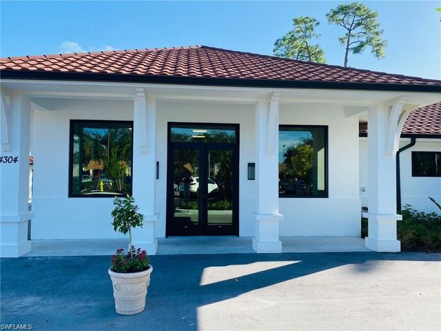 5866 Westbourgh CT, Naples, FL 34112