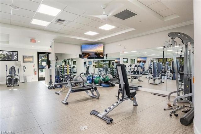 5866 Westbourgh CT, Naples, FL 34112